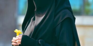 لڑکی ہے تو گلا کاٹ دیں کیا