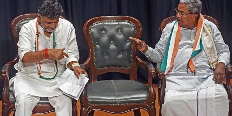 کرناٹک میں قیادت کی خاموش جنگ 